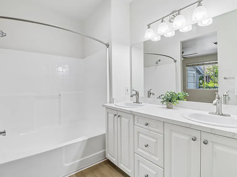 Creek View Condominiums — Photo 21
