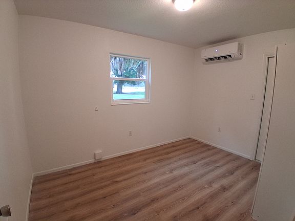 3rd image of 5609 16th Ave E #1