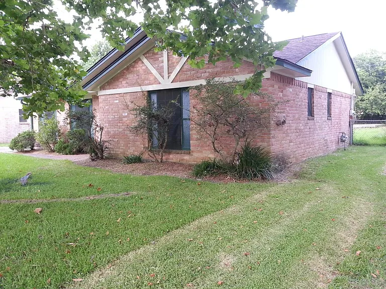 1318 Northview Ct — Photo 1