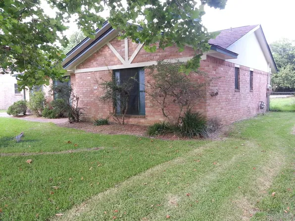 1318 Northview Ct, Angleton, TX 77515