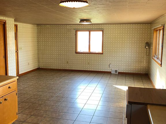 Kitchen table area