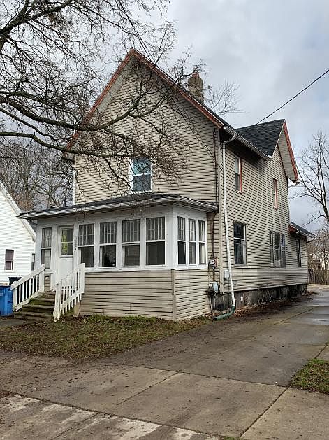 1st image of 1124 W Allegan St #2