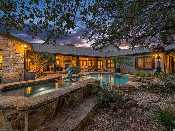 2nd image of 1575 Mountain Valley Drive