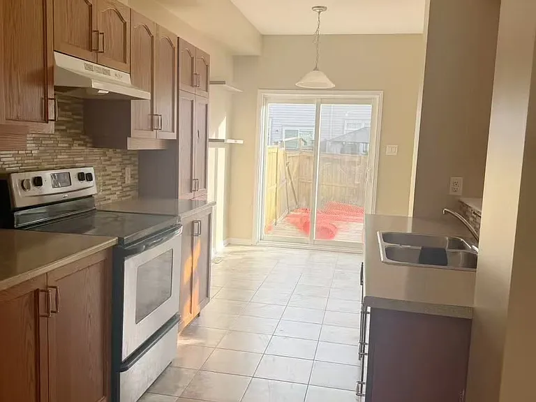 212 Losino Cres — Photo 6