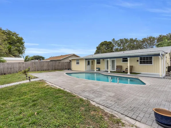 9860 NW 3rd St, Hollywood, FL 33024