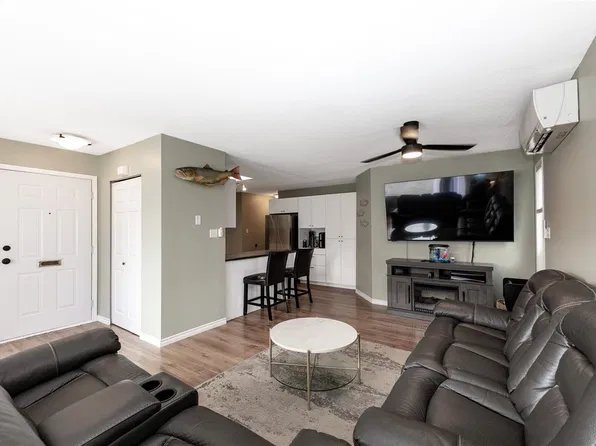 708 Erickson Rd #A, Campbell River, BC V9W 5N9