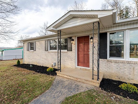 4th image of 24 La Salle Dr