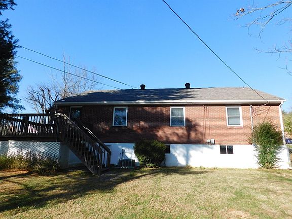 4th image of 721 Clover Dr