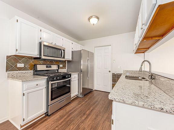 2nd image of 112 Oakton Ln