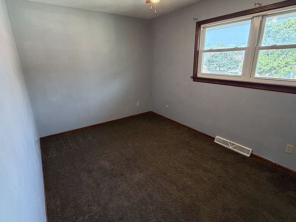 3rd image of 906 5th Ave S #C5