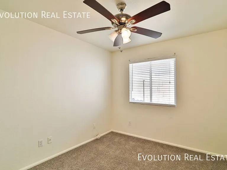 3226 E Sequoia Dr — Photo 19