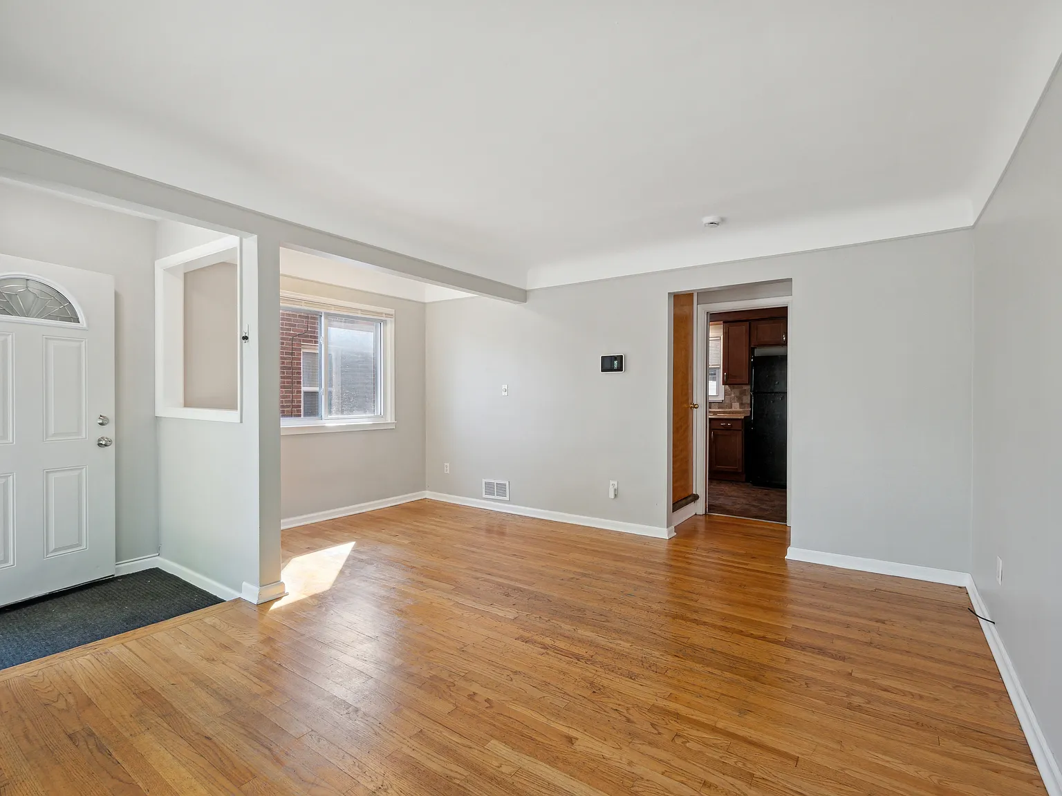 3 bed, 1.5 bath, 1198 sqft, $1,695 — Photo 2