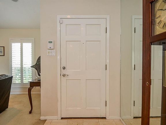 4th image of 2731 Country Club Blvd