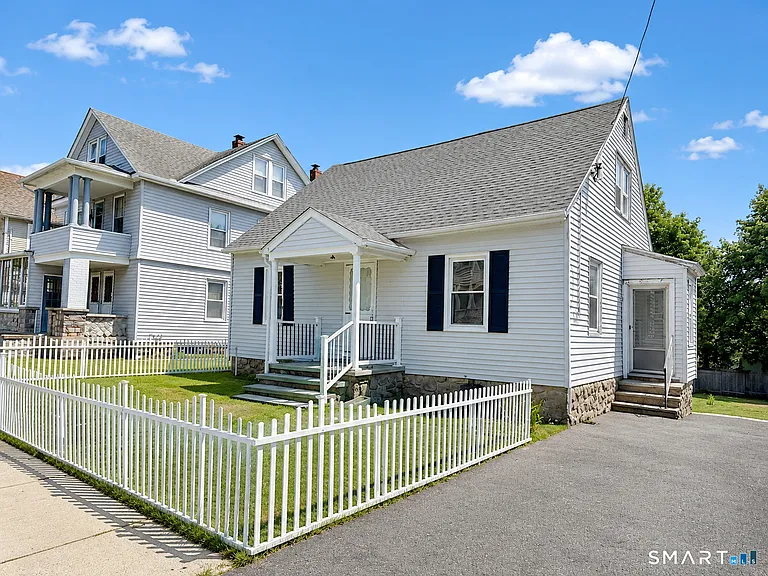 163 Beechwood Ave — Photo 2