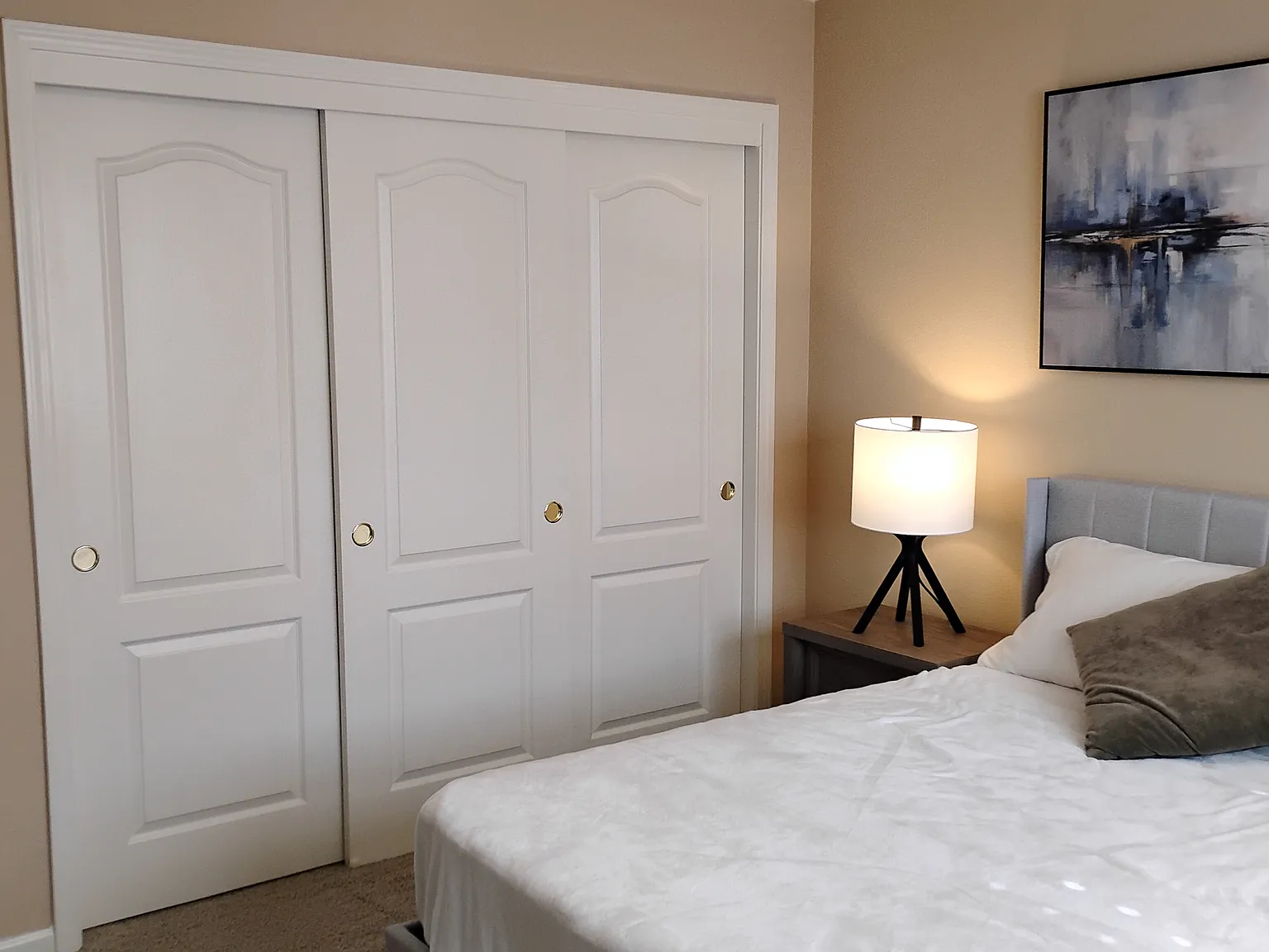 5 bed, 3093 sqft, $1,100 — Photo 2