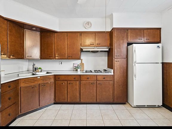 4th image of 388 Kennedy Blvd Floor 1