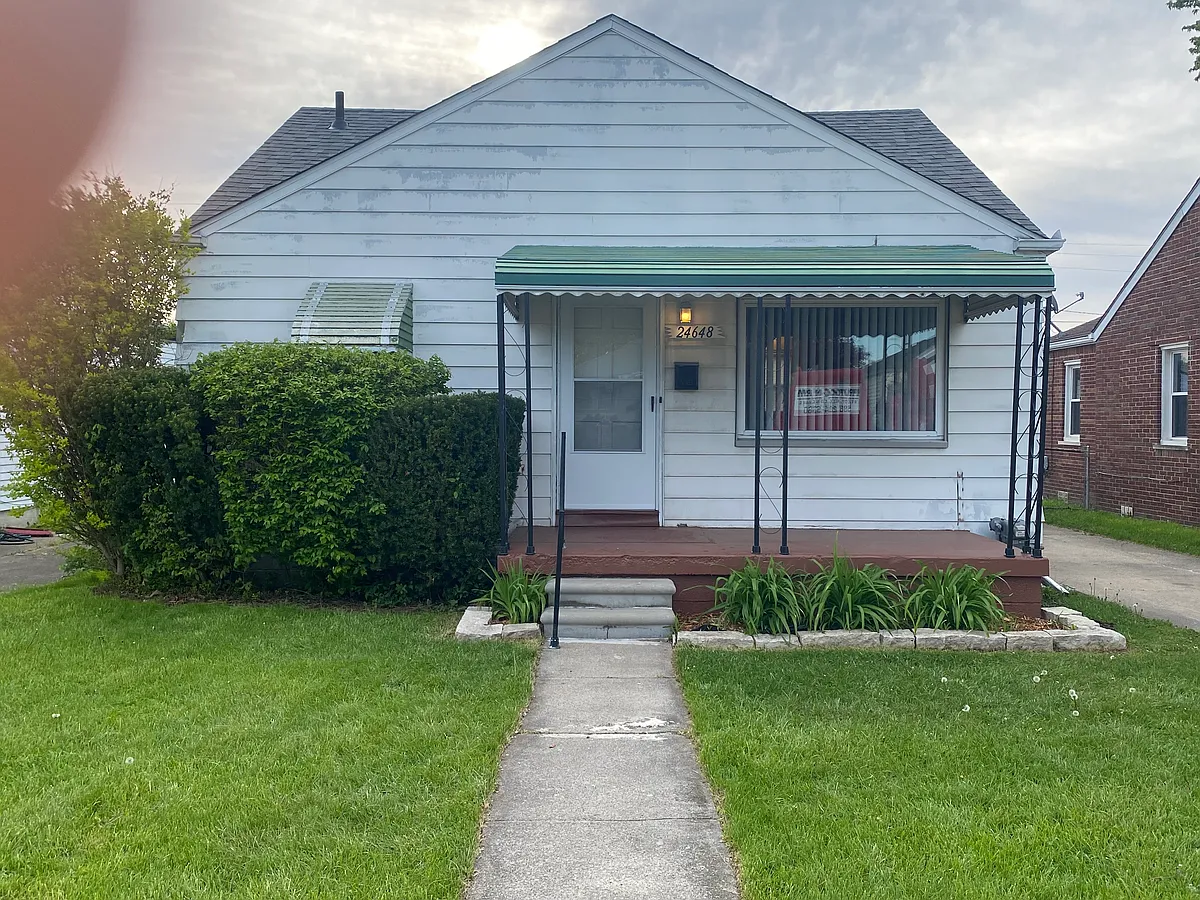 Building Photo - 24648 Wilmot Ave