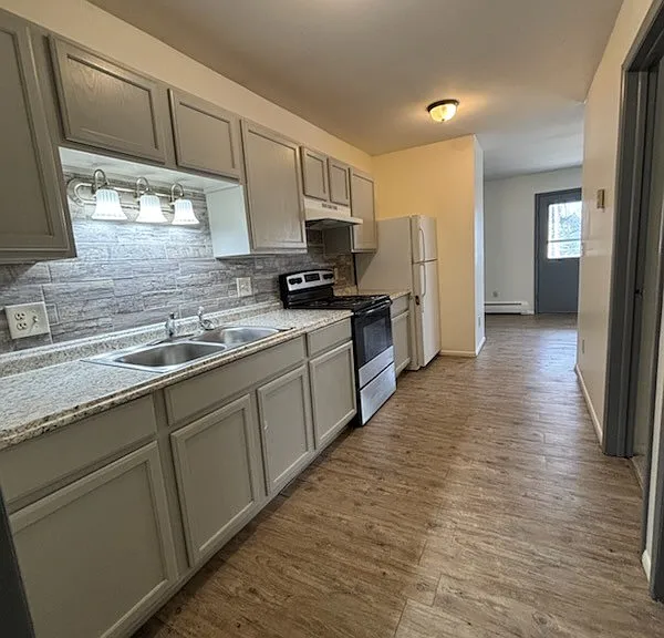724 Waskin Dr #B — Photo 1