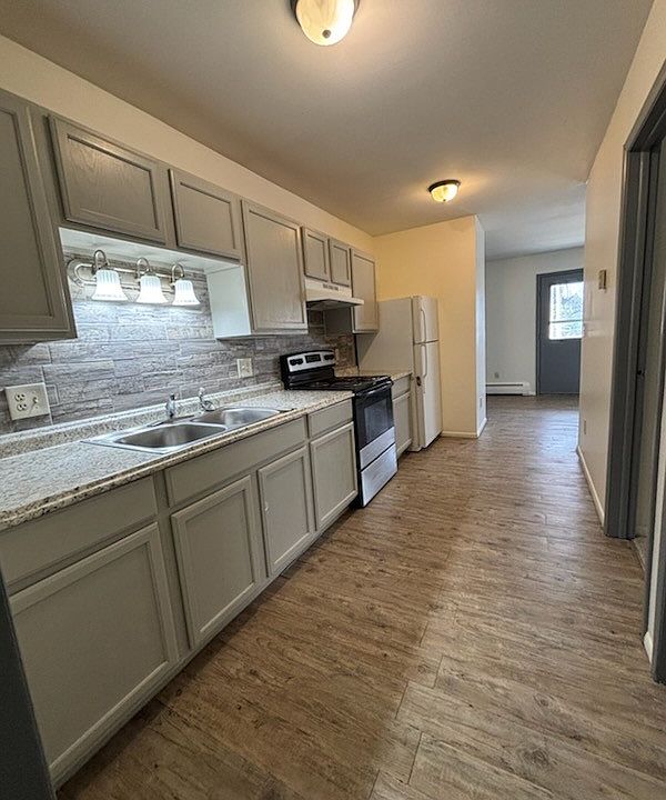 1st image of 724 Waskin Dr APT B