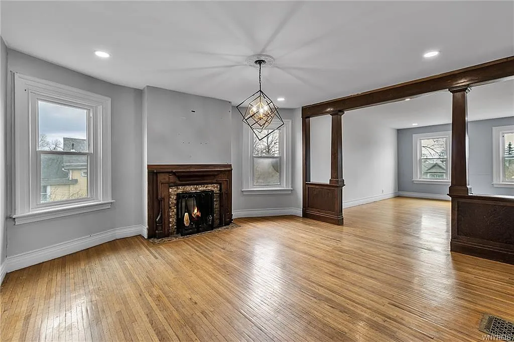 3 bed, $2,000 — Photo 1