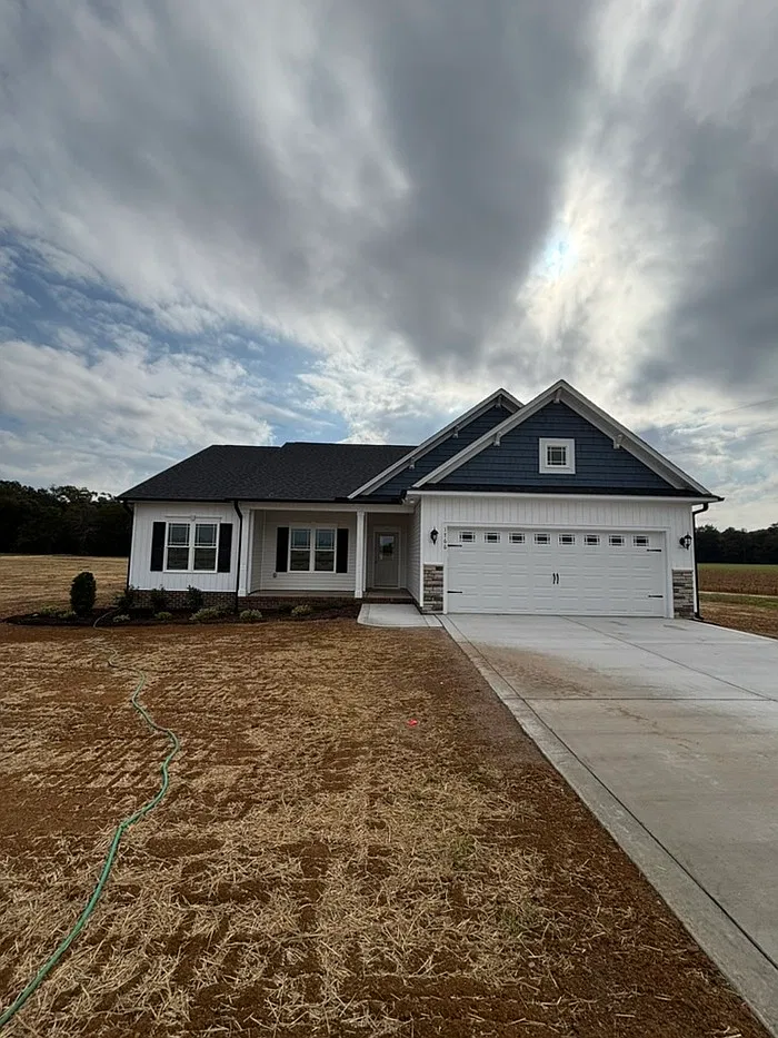 3 bed, 2.0 bath, $2,100 — Photo 1