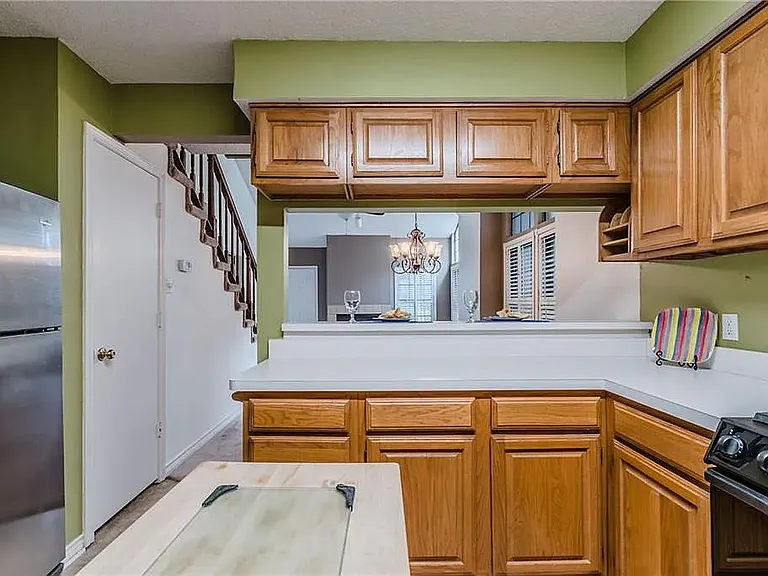 2407 Overland Ln — Photo 3