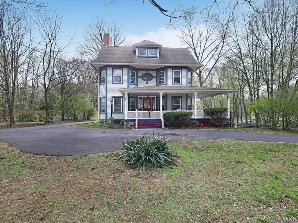832 Bloomingburg Road, Bloomingburg, NY 12721