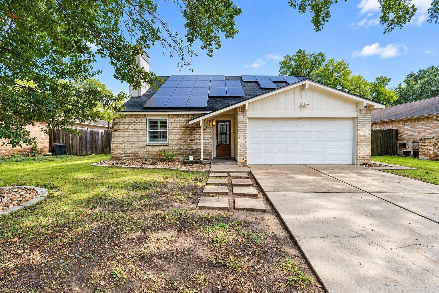 3 bed, 2.0 bath, 1551 sqft, $2,200 — Photo 1