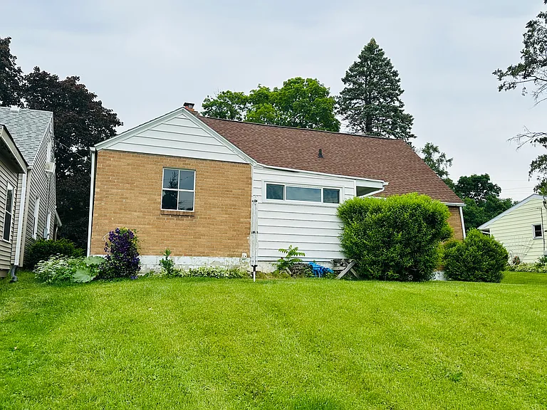 1143 W Harrison St — Photo 4