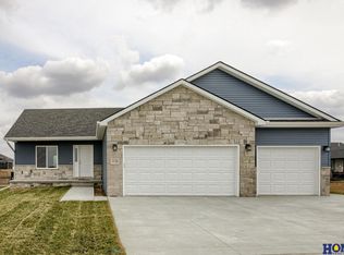 1116 Kantor Ln, Hickman, NE 68372