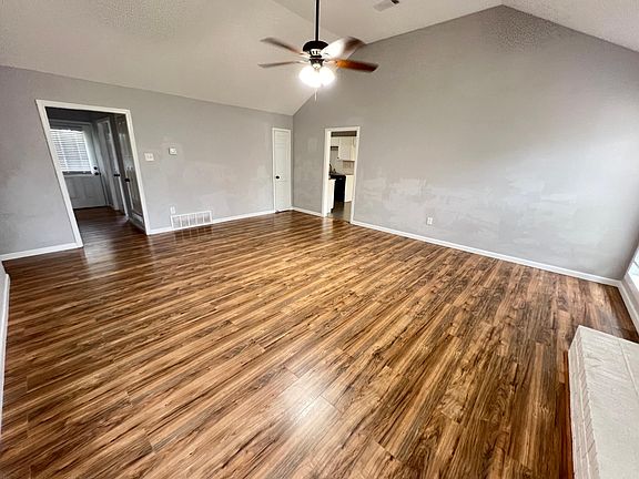 Entryway / Living room