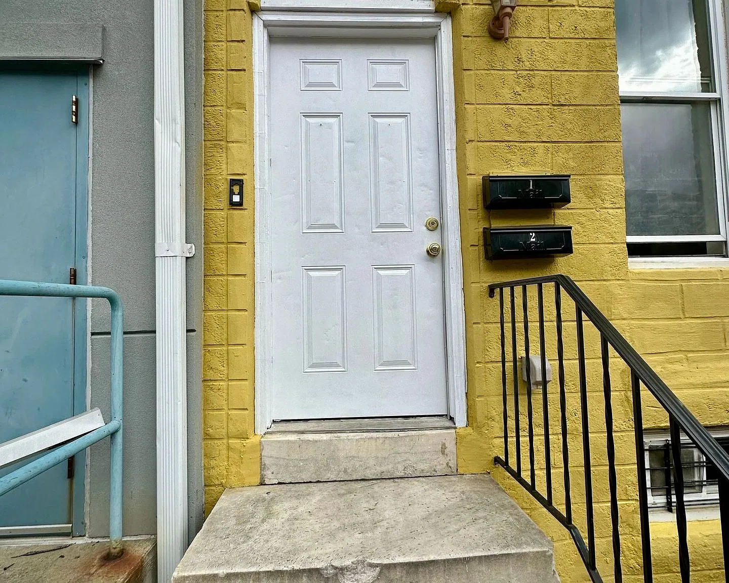 Johnston Square 3 Bedroom Apartment! — Photo 1