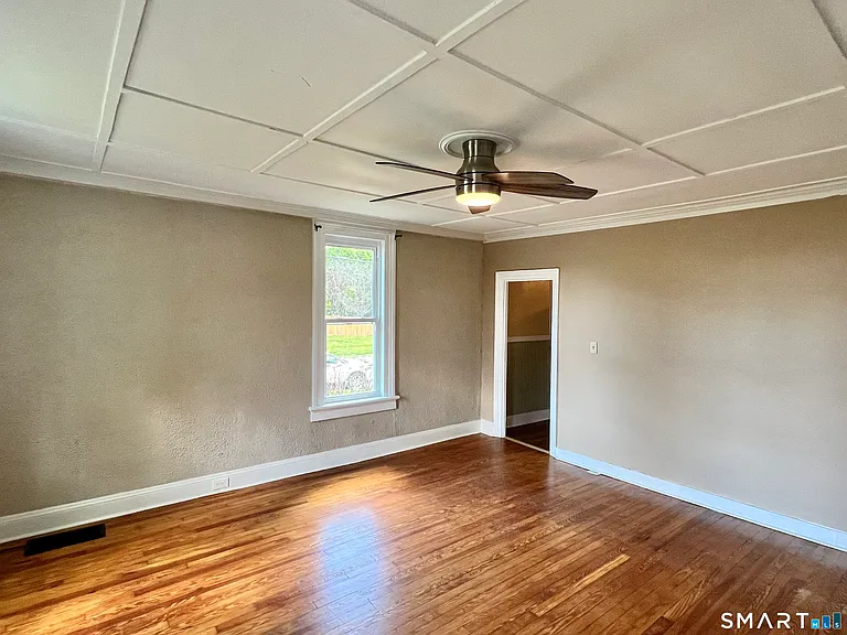 1596 Main St — Photo 14