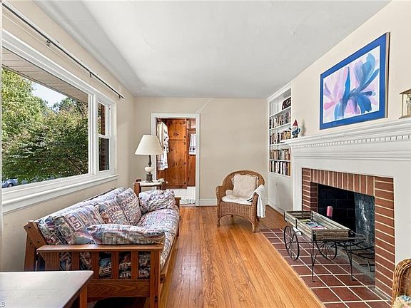 3rd image of 505 Paris St