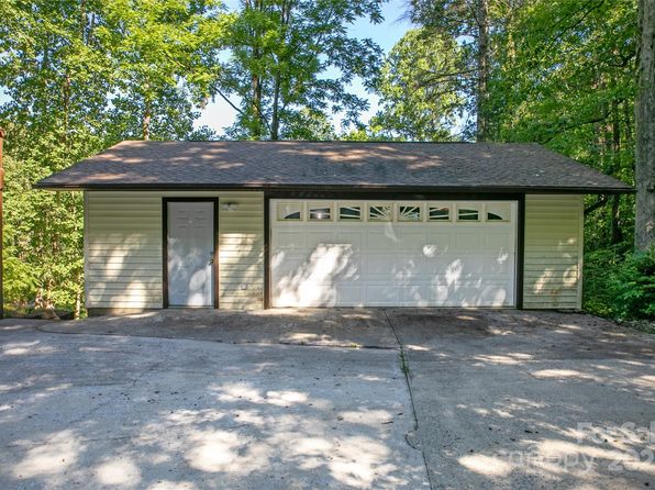 176 Lake Sega Rd, Brevard, NC 28712