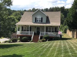 7 Attaberry Ct, Asheville, NC 28805