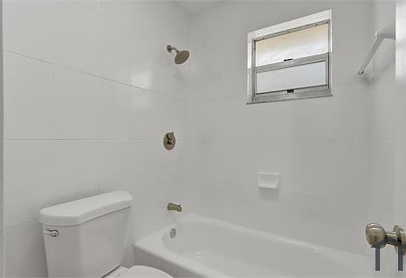 5th image of 1927 NW 20th Ave APT 1