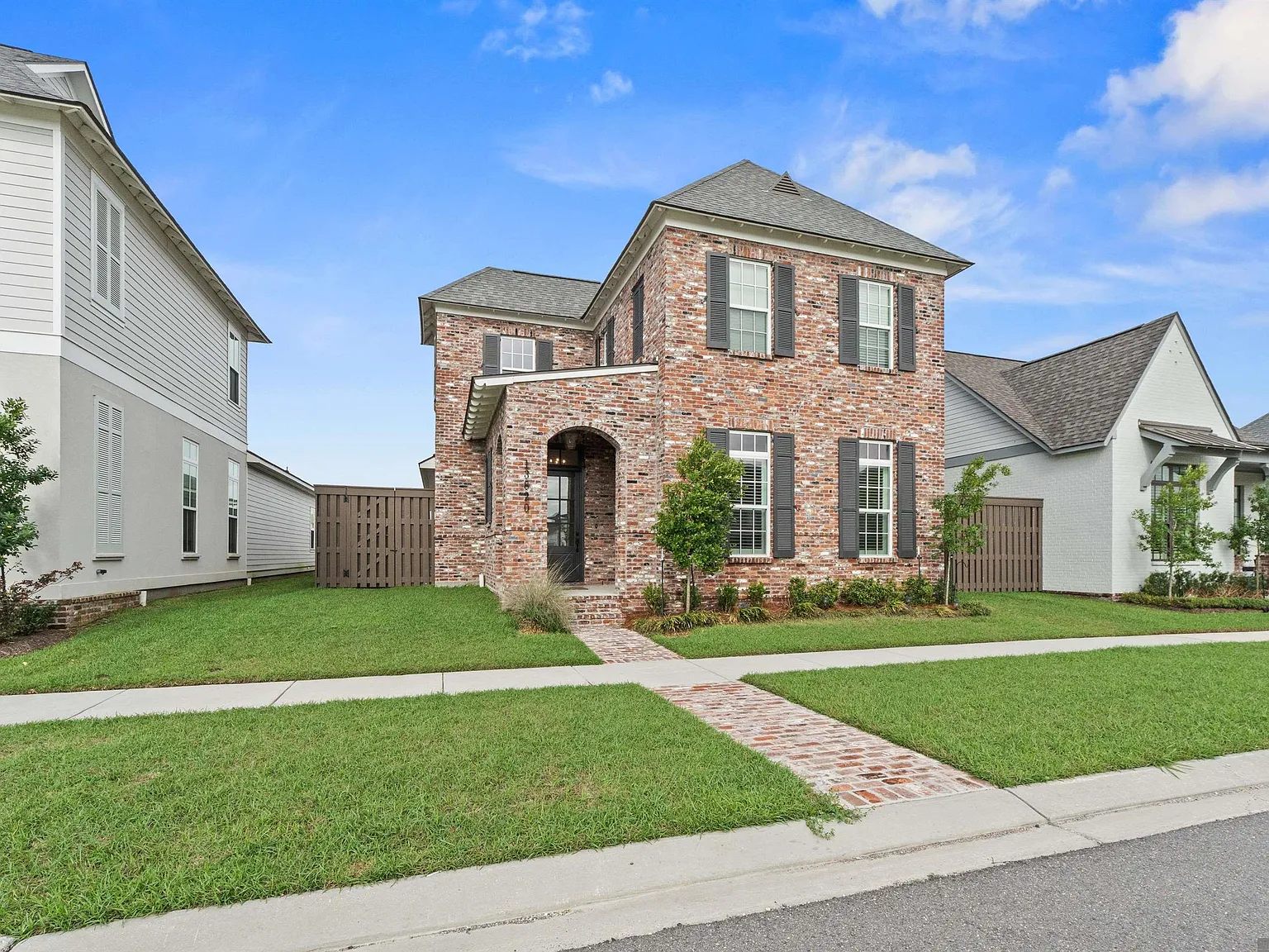 4 bed, 2986 sqft, $4,000 — Photo 2