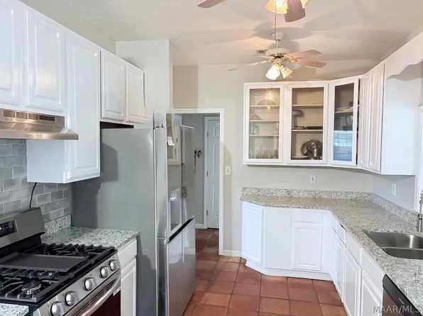 2011 Glen Forest Dr, Prattville, AL 36067
