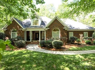 9101 Oak Bluff Ct, Waxhaw, NC 28173