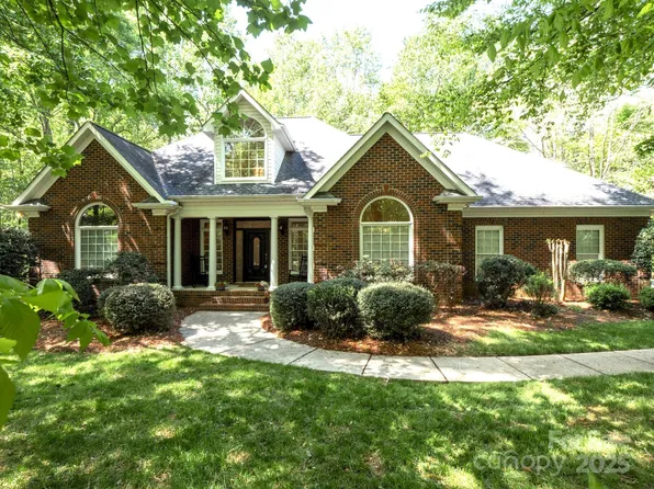 9101 Oak Bluff Ct, Waxhaw, NC 28173