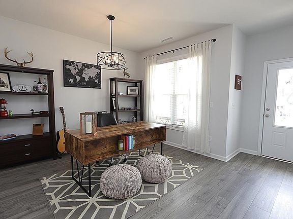 5th image of 93 Cecina Ct