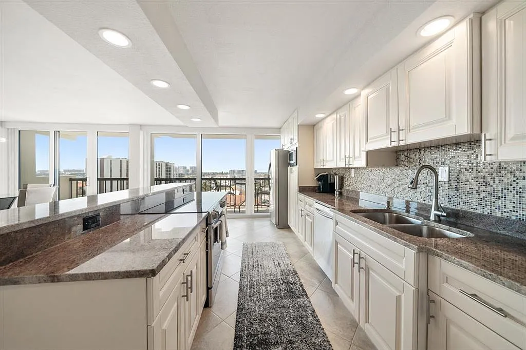 2 bed, 2.0 bath, 1390 sqft, $3,750 — Photo 4
