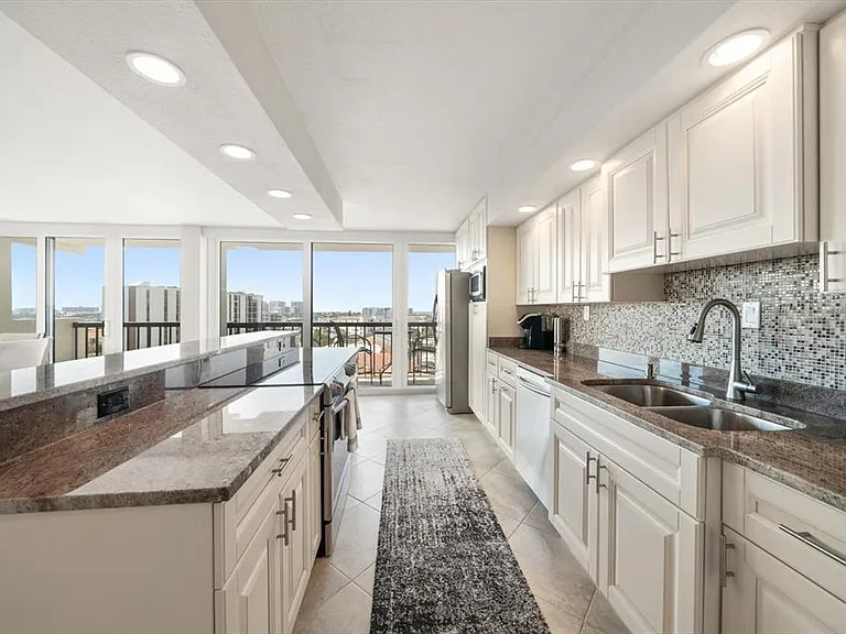 400 Island Way #901 — Photo 4