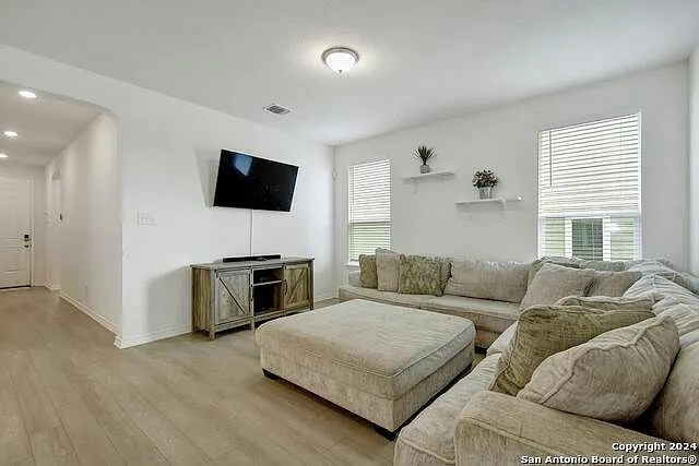 11214 Plaudit — Photo 6