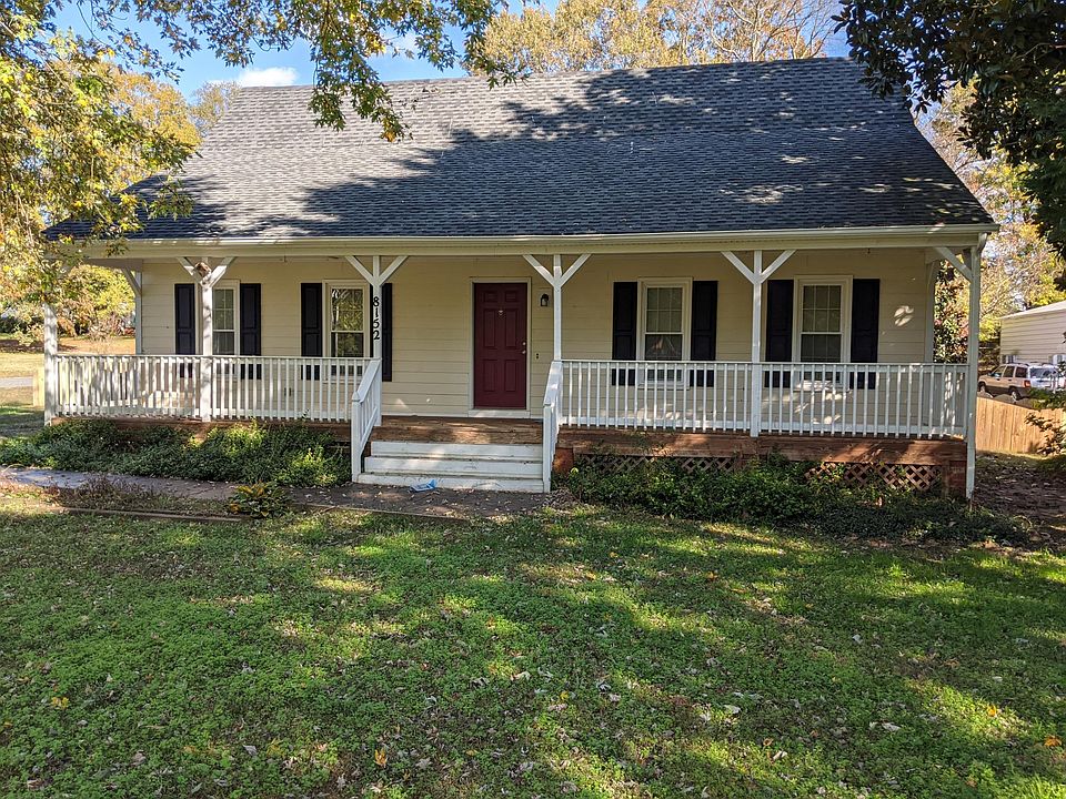 Full length front porch with plenty of shade.