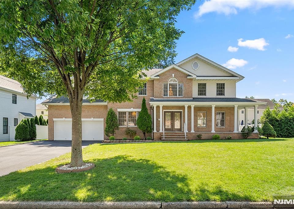1st image of 220 Concord Drive
