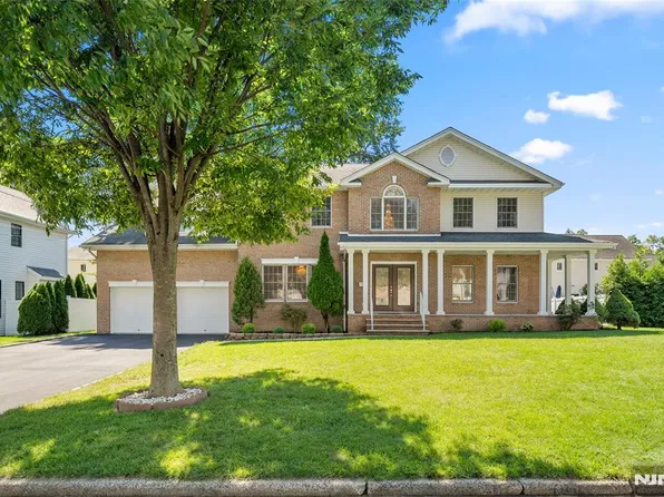 220 Concord Drive, Paramus, NJ 07652