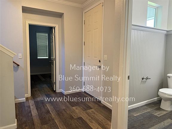3rd image of 7633 Rushmore Way NE