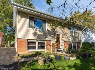 1084 Mark St, South Elgin, IL 60177